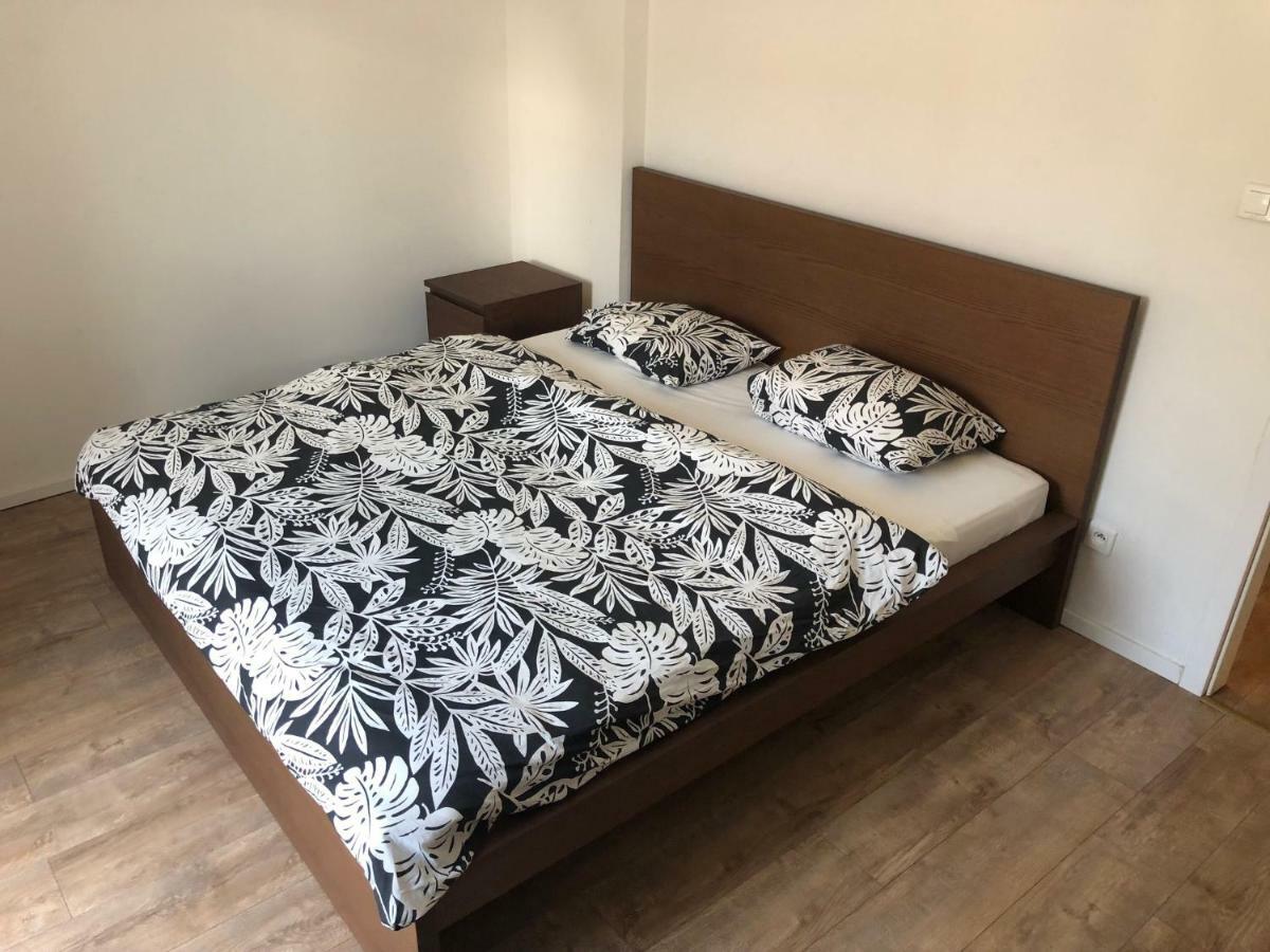 Apartman V Centre Michaloviec Михаловце Екстериор снимка