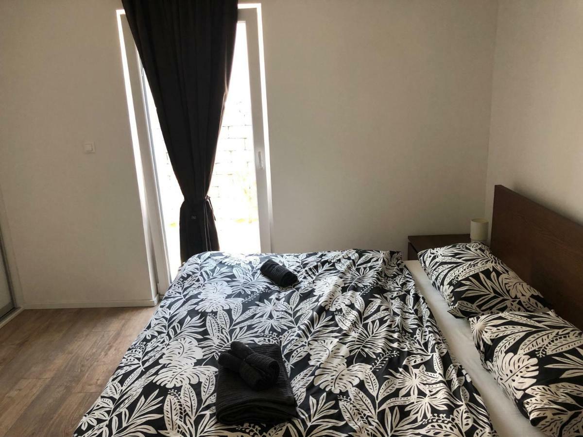 Apartman V Centre Michaloviec Михаловце Екстериор снимка